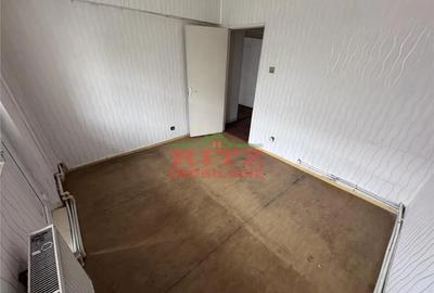 Apartament cu 3 camere semidecomandat în Central - 5