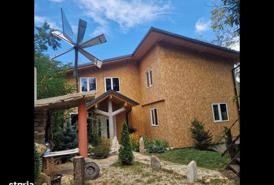 Casă cu 4 camere în Strungari