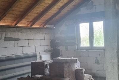 Casă cu 4 camere în Central - 2