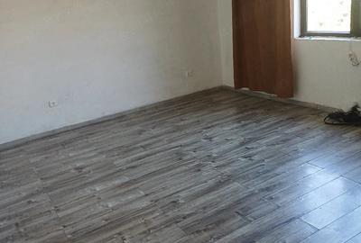 Casă cu Teren 100 Mp în Central