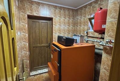 Casă cu 4 camere în Târgu Neamț