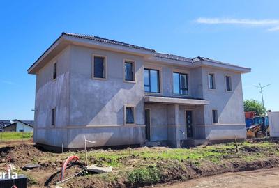Casă cu 4 camere decomandat cu Teren 300 Mp în Central - 2