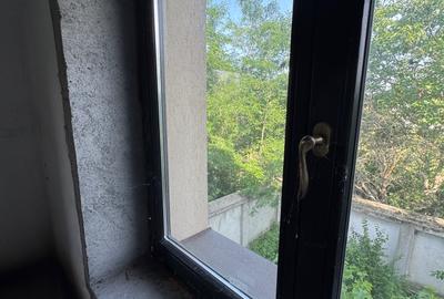 Casă cu 11 camere cu Canalizare în Brănești - 15