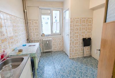 Apartament cu 3 camere decomandat în Titan