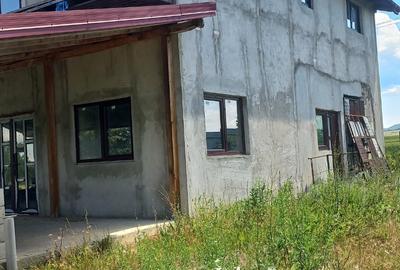 Casă individuală cu 4 camere cu Teren 1000 Mp în Vorona