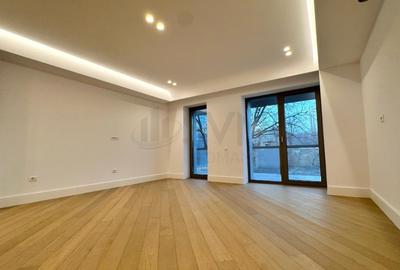 Apartament cu 3 camere semidecomandat, mobilat în Pipera