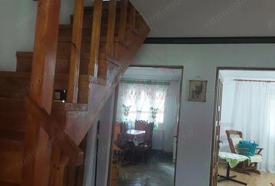 Casă cu 5 camere cu Teren 1100 Mp în Poiana - 13