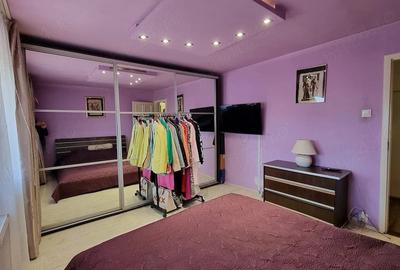 Apartament cu 3 camere decomandat în Exterior Vest