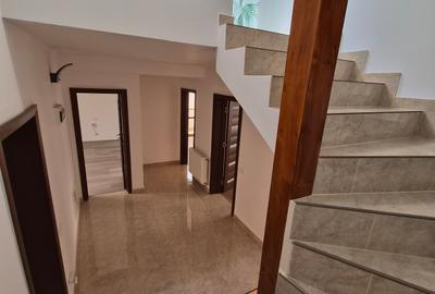 Casă individuală cu 5 camere cu Canalizare în Central - 23