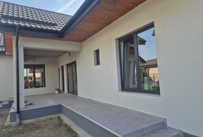 Casă cu 4 camere cu Teren 400 Mp în Berceni