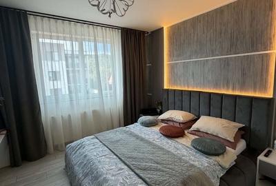 Apartament cu 3 camere decomandat în Periferie