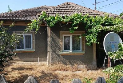 Casă cu 3 camere cu Teren 4400 Mp în Crucea