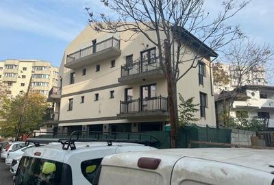 Casă individuală cu 13 camere cu Canalizare în Vitan Mall