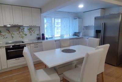 Apartament cu 4 camere decomandat, mobilat în Iris