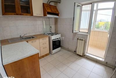 Apartament cu 3 camere decomandat în Nicolina