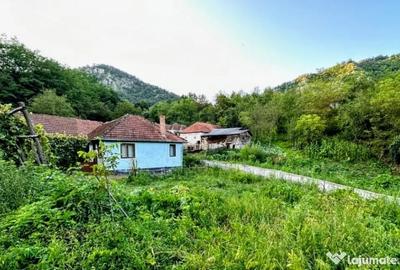 Casă cu 4 camere cu Teren 268 Mp în Boiu - 1