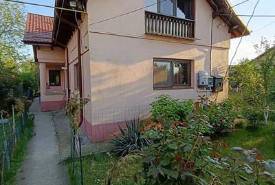 Casă cu 4 camere cu Teren 1250 Mp în Lipănești