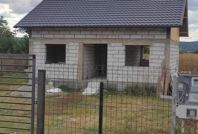 Casă cu 2 camere cu Teren 56 Mp în Orlești