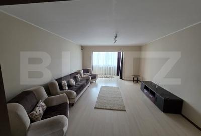 Apartament cu 3 camere decomandat, mobilat în