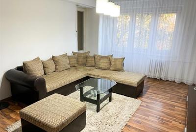 Apartament cu 3 camere decomandat în Dacia