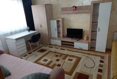 Apartament cu 2 camere decomandat, mobilat în Casa de Cultură