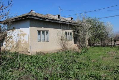 Casă cu Teren 3100 Mp în Slătioarele