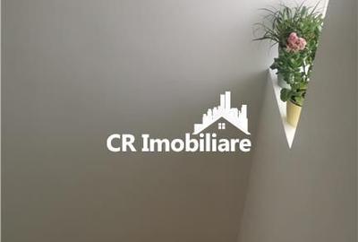 Casă cu 6 camere cu Teren 180 Mp în Vatra Luminoasă