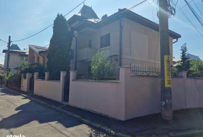 Casă cu Teren 470 Mp în Central - 1
