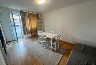 Apartament cu 3 camere decomandat în Drumul Taberei