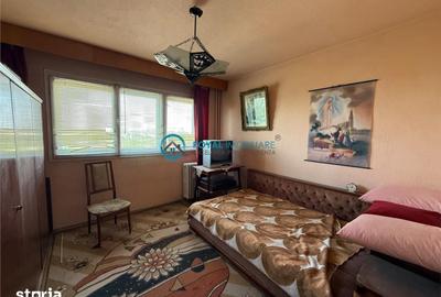 Apartament cu 3 camere decomandat în B-dul București