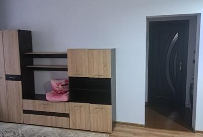 Apartament cu 2 camere semidecomandat în Micro 4 - 7