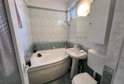 Apartament cu 3 camere decomandat în Far