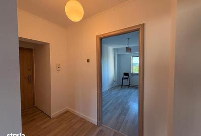 Apartament cu 3 camere decomandat în Tineretului