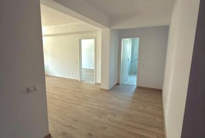 Apartament cu 5 camere semidecomandat în Central