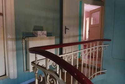Apartament cu 3 camere decomandat în Gara de Nord