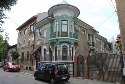 Casă individuală cu 16 camere cu Canalizare în Pache Protopopescu