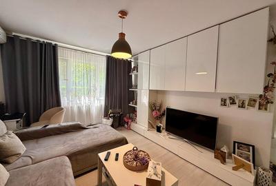 Apartament cu 3 camere semidecomandat, mobilat în Craiovița Nouă
