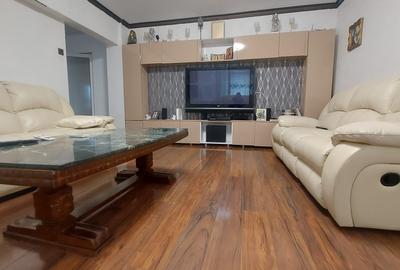 Apartament cu 4 camere decomandat în Central