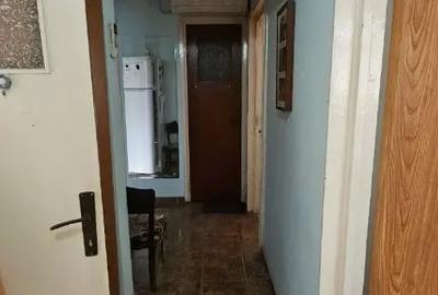 Apartament cu 3 camere decomandat în Alexandriei