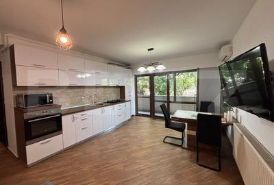 Apartament cu 3 camere decomandat, mobilat în Central