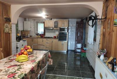 Casă cu 4 camere cu Teren 2500 Mp în Moțăieni - 2