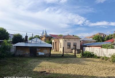 Casă cu 4 camere în Caracal
