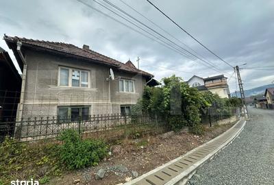 Casă cu 7 camere cu Teren 660 Mp în Feldru