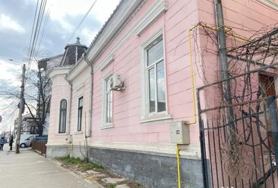 Casă cu 4 camere cu Teren 438 Mp în Central