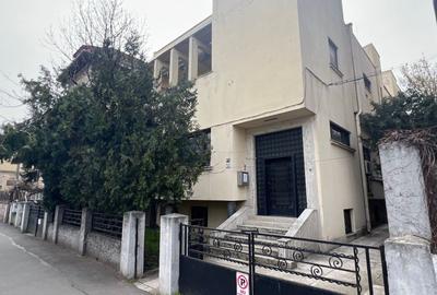 Casă individuală cu 12 camere cu Canalizare în Arcul de Triumf - 1