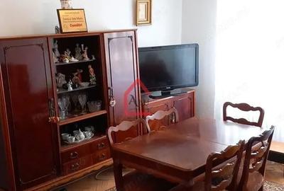 Apartament cu 3 camere decomandat în Filiași