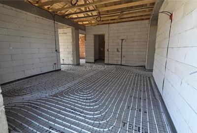 Casă cu 4 camere cu Teren 479 Mp în Țegheș - 2