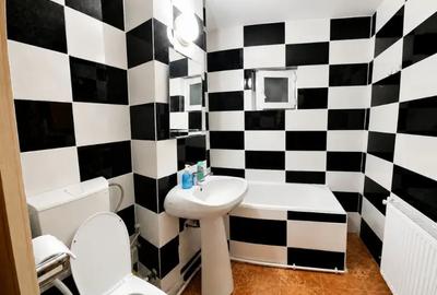 Apartament cu 3 camere decomandat în Micro 21