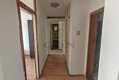 Apartament cu 4 camere decomandat în 1 Mai - 9