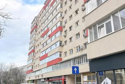 Apartament cu 3 camere semidecomandat în Berceni